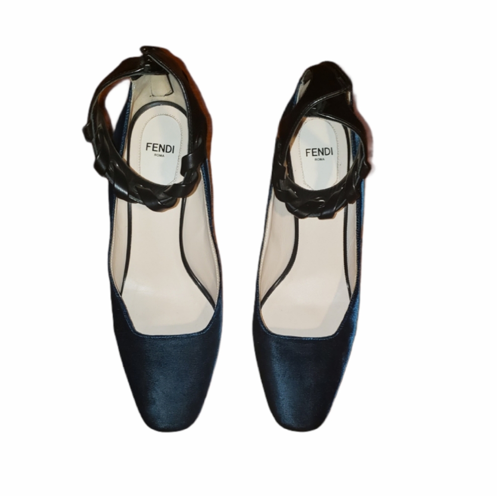 Fendi- Gorgeous dark blue suede fendi heels